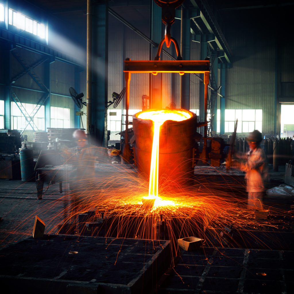 آهن فلز پایه فولاد است. فولاد آلیاژی است که از عنصر آهن (سنگ آهن) با کربن اضافه شده برای بهبود استحکام و مقاومت در برابر شکست در مقایسه با سایر اشکال آهن ساخته شده است. 