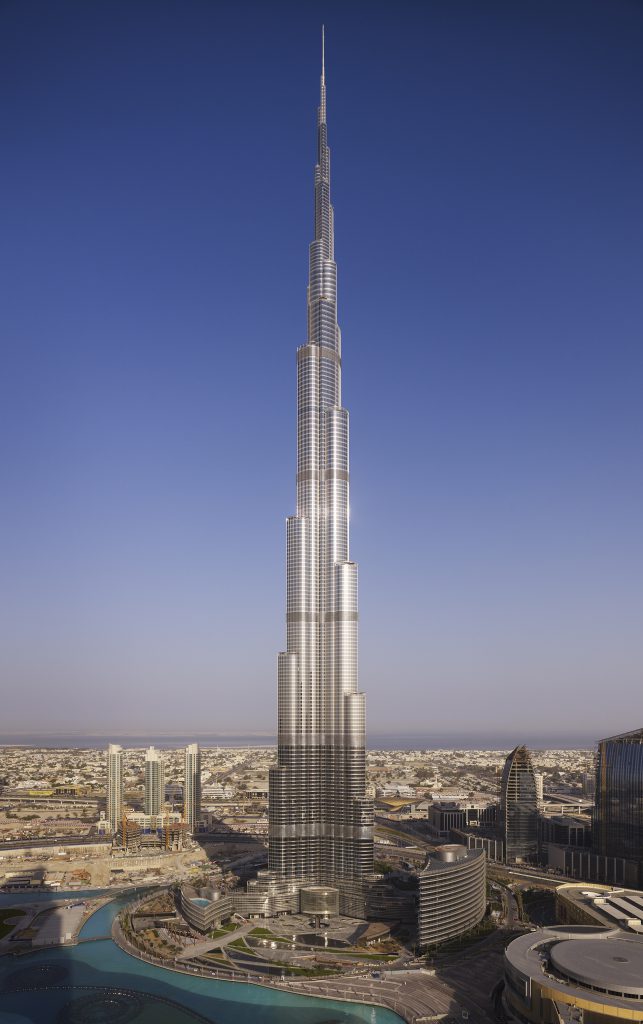 برج خلیفه که قبل از افتتاح در سال 2010 با نام برج دبی شناخته می شد، آسمان خراشی در دبی، امارات متحده عربی است. 