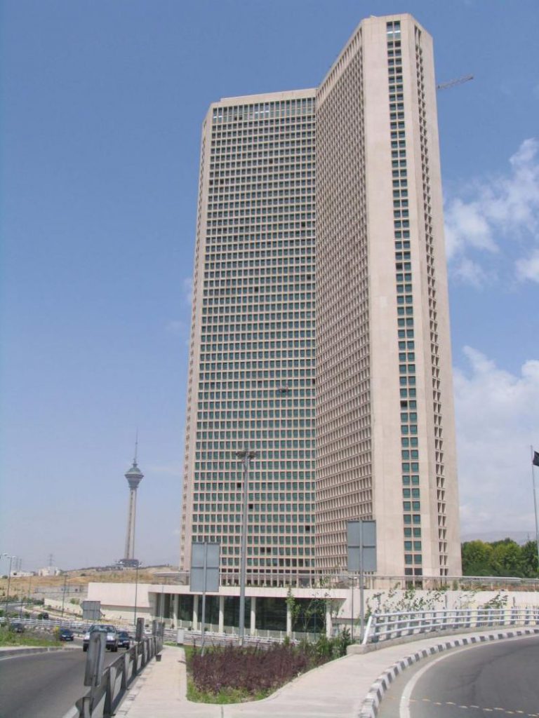 بلندترین آسمان خراش ایران، برج بین الملل تهران واقع در یوسف آباد (اتوبان کردستان) است. 