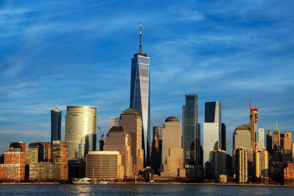 مرکز تجارت جهانی وان (که با نام وان WTC و برج آزادی نیز شناخته می‌شود) ساختمان اصلی مجتمع بازسازی‌شده و همنام برج شمالی مرکز تجارت جهانی اصلی است