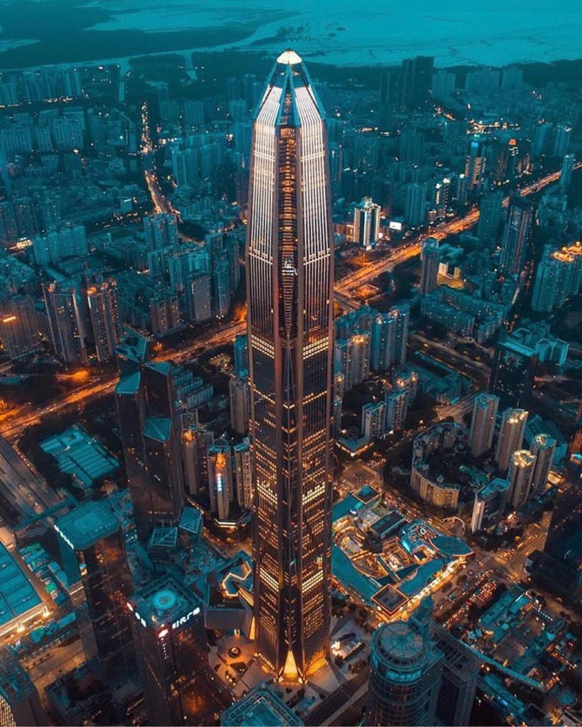 مرکز مالی تیانجین CTF یک آسمان خراش فوق العاده بلند است که در منطقه بینهای، شهر تیانجین (چین) واقع شده است.